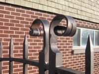 iron-anvil-gates-driveway-arch-boren-15810-1