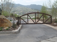 iron-anvil-gates-driveway-arch-jeremy-ranch