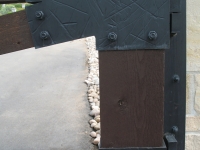 iron-anvil-gates-driveway-flat-prows-wood-with-steel-brackets-bountiful-2