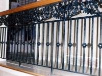 iron-anvil-railing-double-top-valance-casting-oak-classic-milkyhollow-10-4511-rail-interior-model-home-2-11
