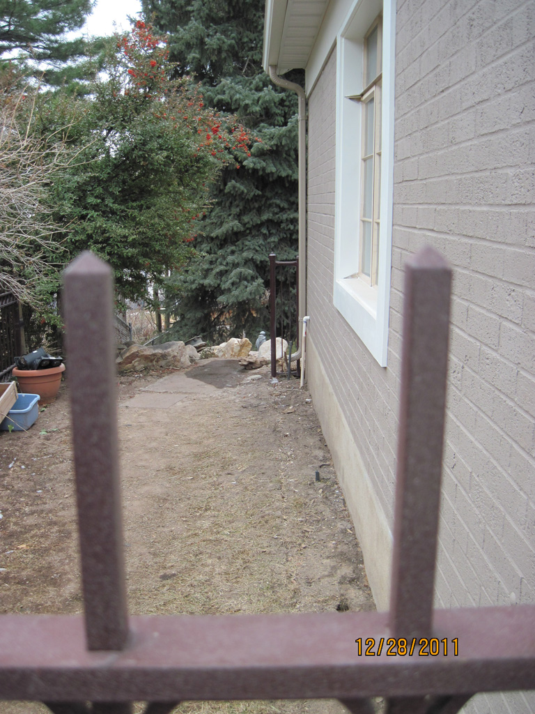 iron-anvil-fences-spear-top-double-rail-circles-flesher-15952-3-1