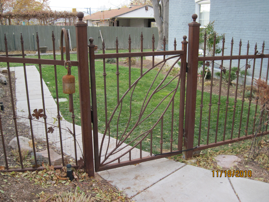 iron-anvil-fences-by-others-gate-and-fence-tooele-2