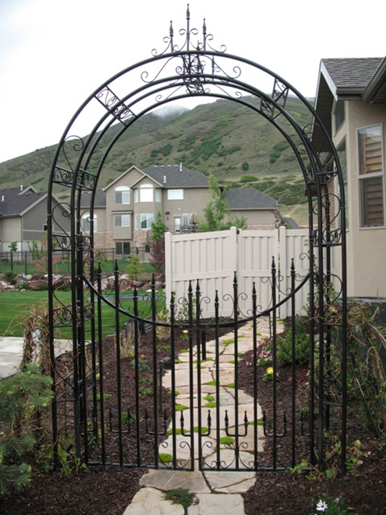 iron-anvil-gates-by-others-man-concave-with-arbors