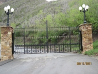 iron-anvil-gates-by-others-driveway-flat-parley-canyon-rose-garden