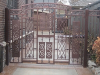 iron-anvil-gates-by-others-driveway-french-peter-on-harvard