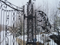 iron-anvil-gates-by-others-driveway-french-scoll-top-immigration-1