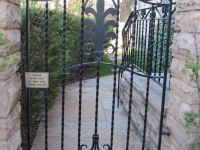 iron-anvil-gates-by-others-man-arch-cowan-scroll-valance