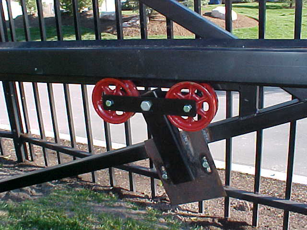 iron-anvil-gates-driveway-flat-mechanisms-2