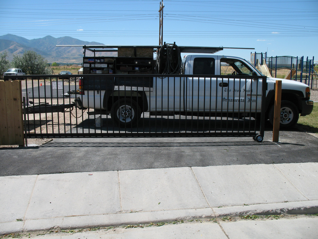 iron-anvil-gates-driveway-flat-rolling-west-valley-1