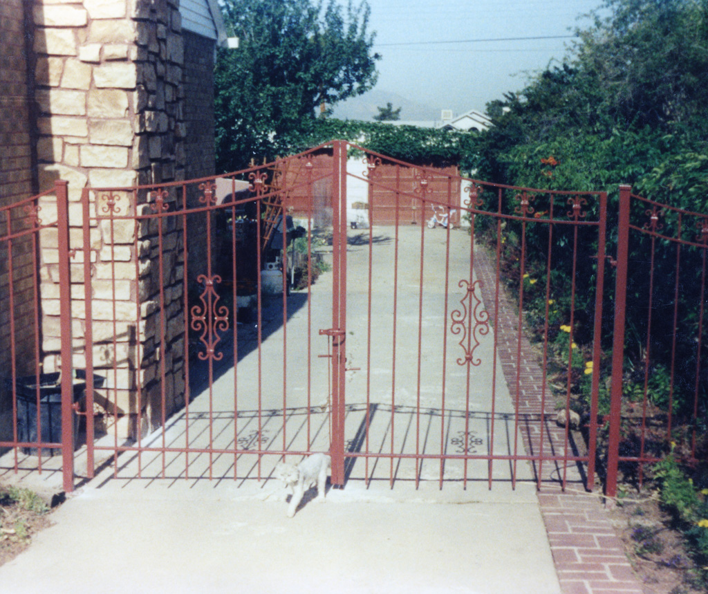 iron-anvil-gates-driveway-french-curve-4