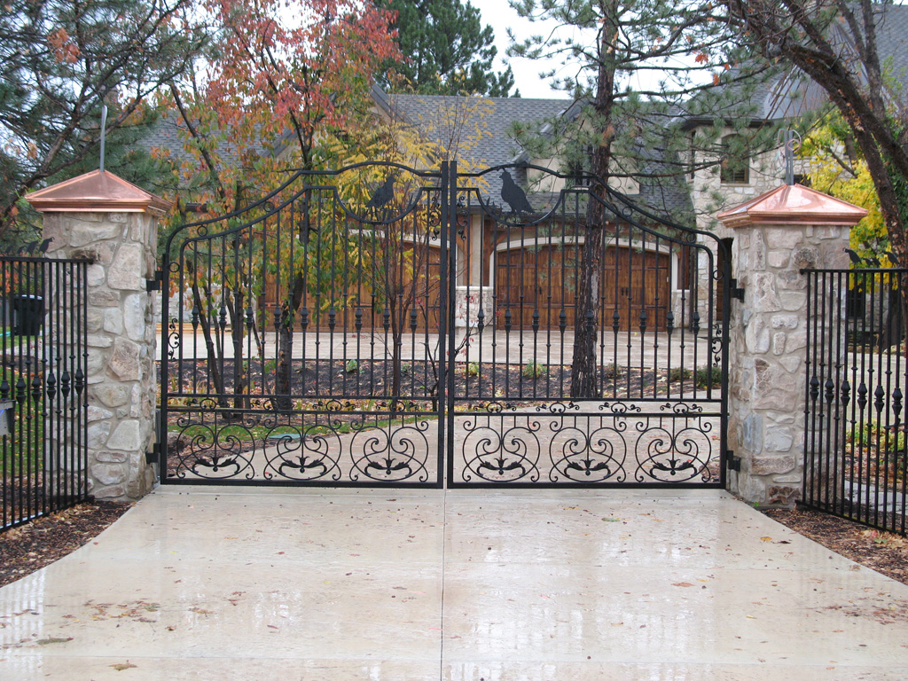 iron-anvil-gates-driveway-french-curve-integrated-mcdowell-randy-quail-13234-1
