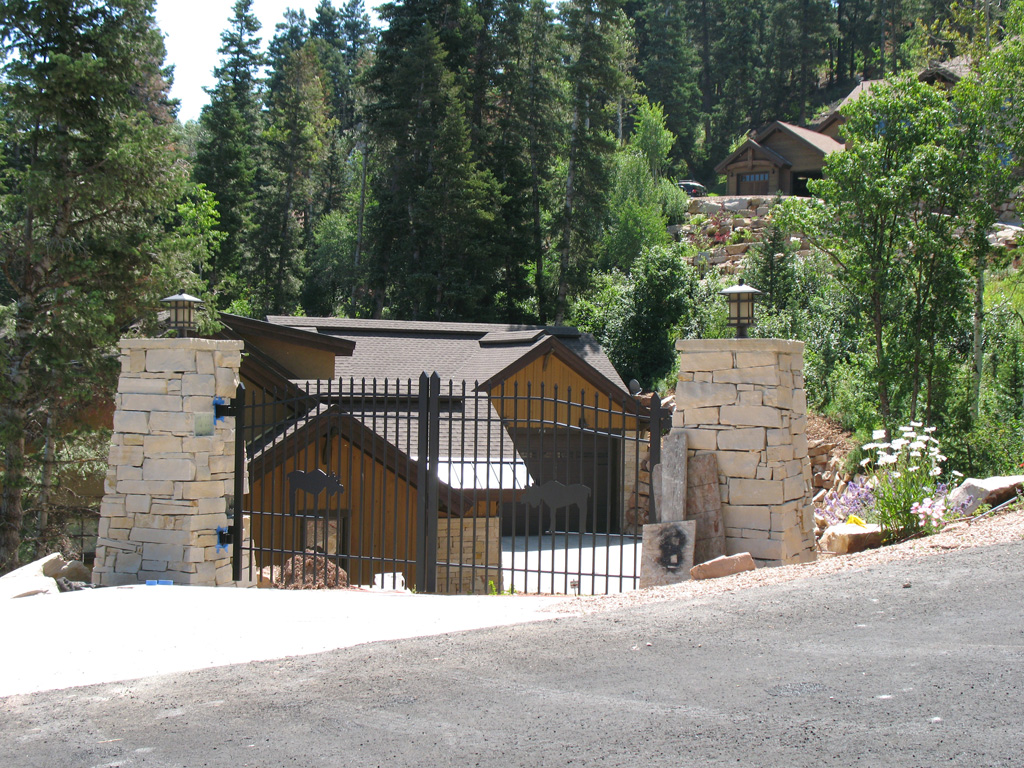 iron-anvil-gates-driveway-french-curve-scott-smith-park-city-with-moose-job-14268-4
