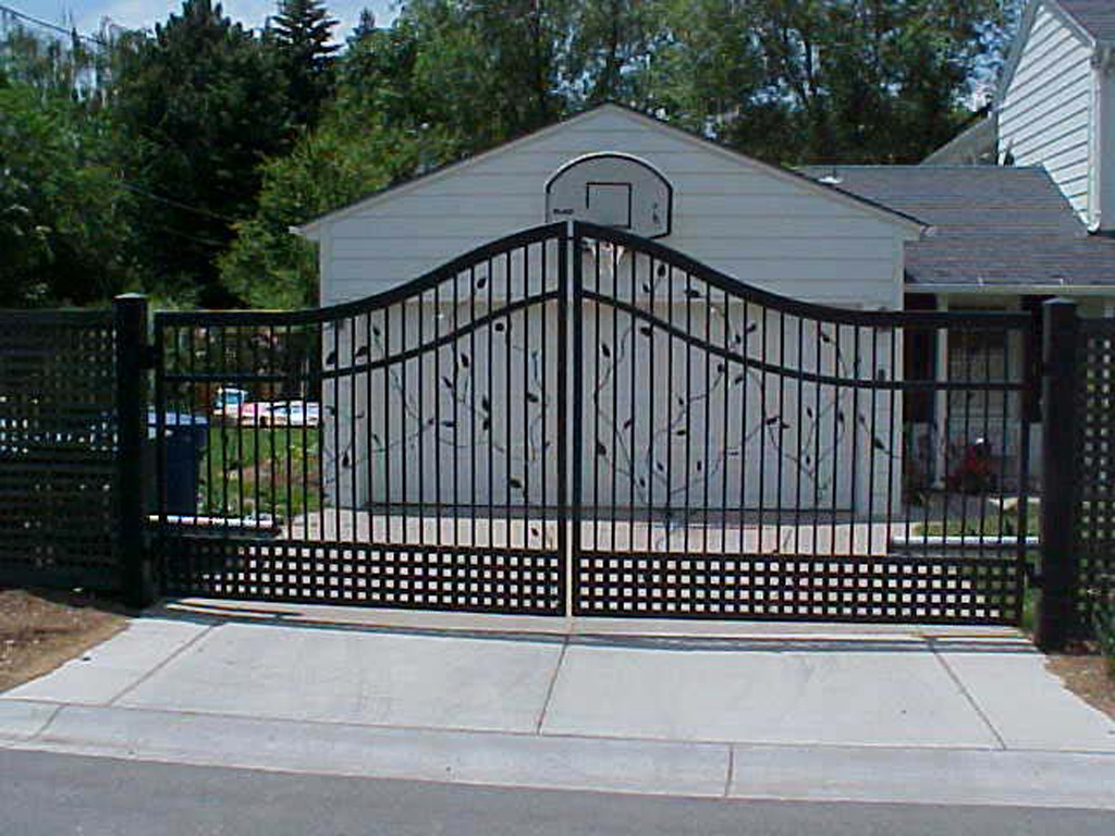 iron-anvil-gates-driveway-french-curve-shuman-by-shriners-1-1