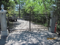 iron-anvil-gates-driveway-flat-second-nature-anderer-drive-s-3