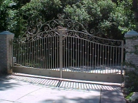 iron-anvil-gates-driveway-french-curve-clintworth-1-2