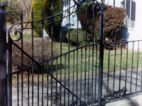 iron-anvil-gates-driveway-french-curve-scroll-a