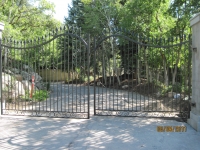 iron-anvil-gates-driveway-french-curve-second-nature-anderer-drive-s-1