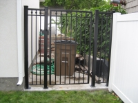 61-0063-Iron-Anvil-Gates-Man-Flat-MEEKS-FENCE-WITH-COLLARS-991-1