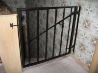 61-0132-Iron-Anvil-Gates-Man-Flat-LUCHS-18154-HAND-RAIL-GATE-AT-TOP-OF-STAIRS-99-1