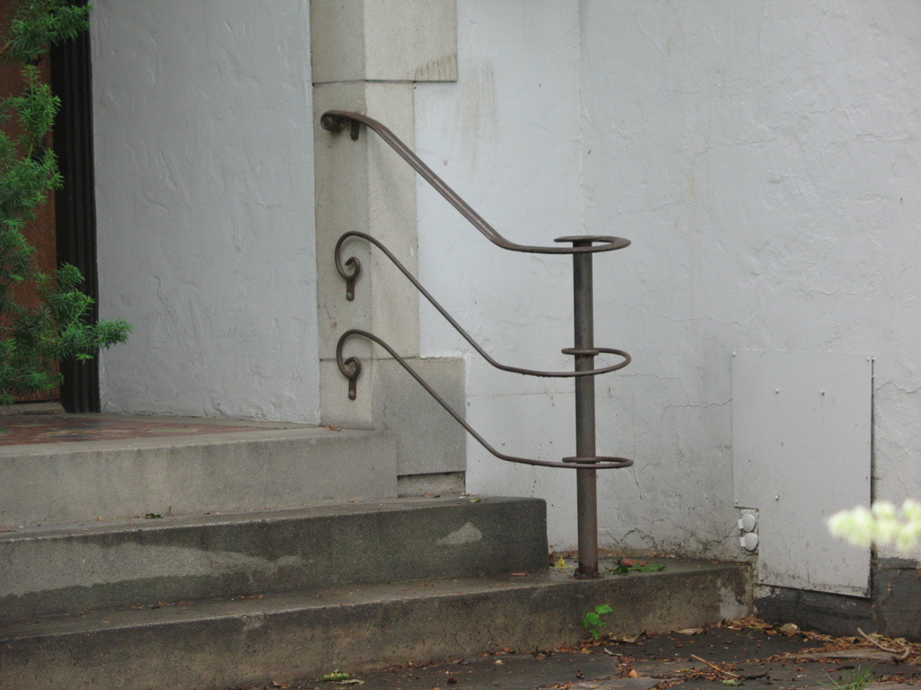 iron-anvil-handrails-post-mount-moulded-cap-harvard-lateral-by-church-by-others-2
