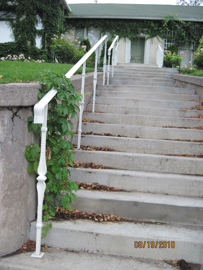 iron-anvil-handrails-post-mount-moulded-cap-keller-ferris-1