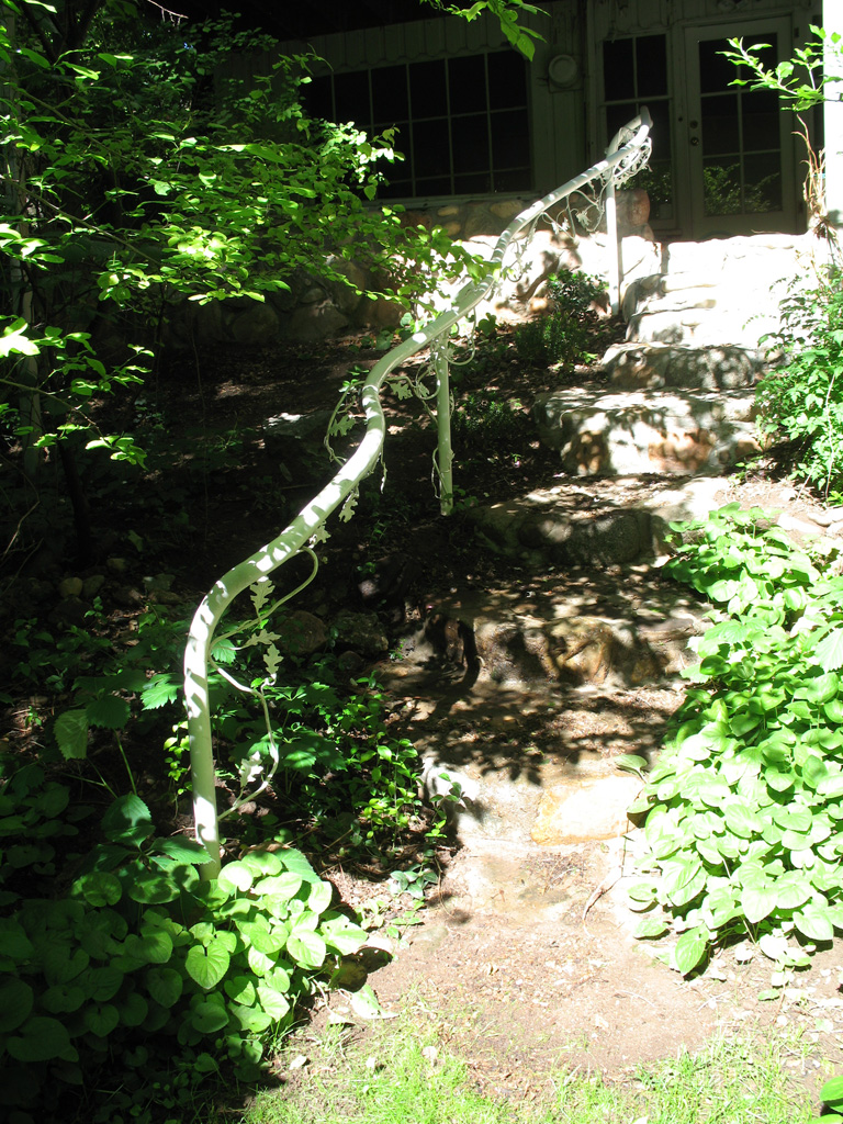 iron-anvil-handrails-post-mount-vine-xx-xxx8-burnet-pipe-hr-with-vine-oak-leaf-2