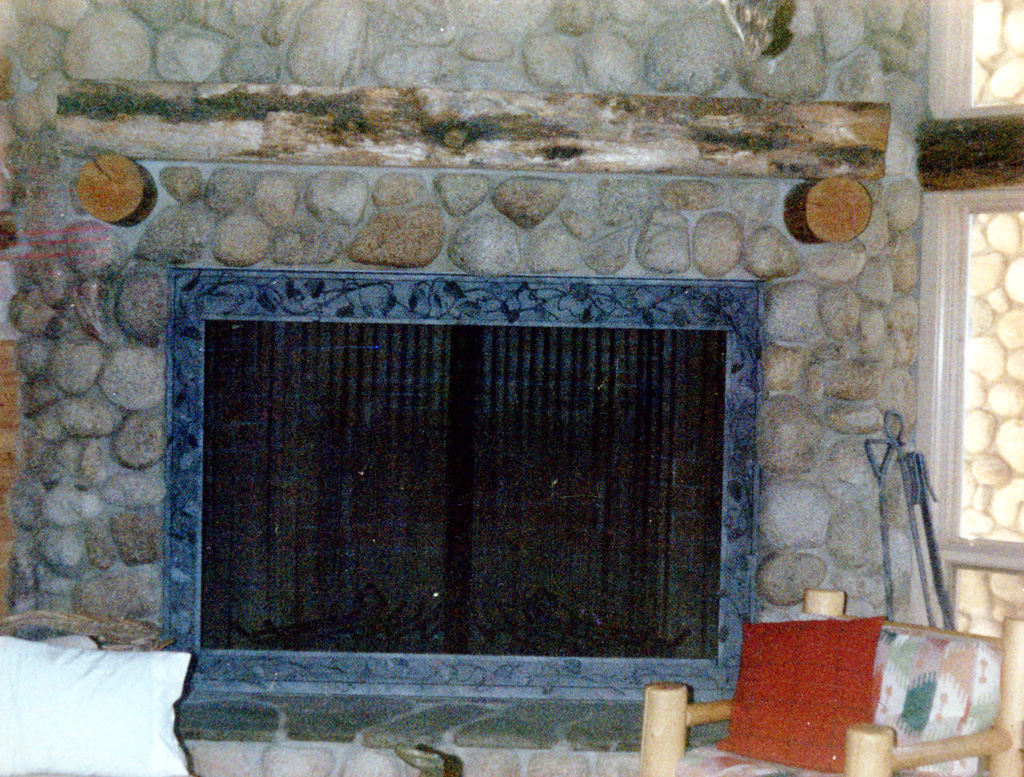 iron-anvil-other-items-fireplace-screen-border-alpine-066-4