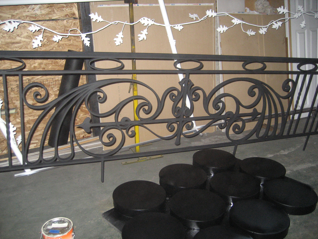 iron-anvil-railing-antiques-bennett-13463-harvard-rail-back-yard-2