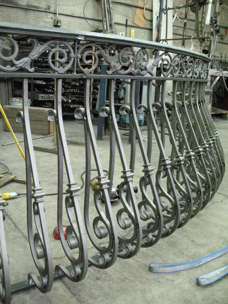 iron-anvil-railing-belly-rail-double-top-square-casting-hopkins-in-highland-6
