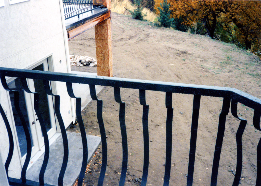 iron-anvil-railing-belly-rail-single-top-flat-bar-by-others-29-1031-7