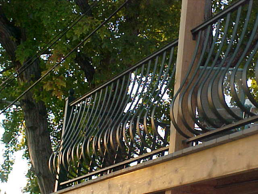 iron-anvil-railing-belly-rail-single-top-flat-bar-with-moulded-cap-2
