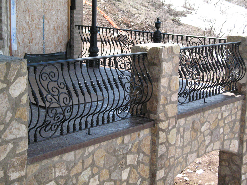 iron-anvil-railing-belly-rail-single-top-round-woolf-11