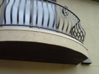 iron-anvil-railing-belly-rail-single-top-flat-bar-prows-erda-railing-by-others