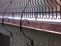 iron-anvil-railing-belly-rail-single-top-round-collars-doran-taylor-read-deck-1