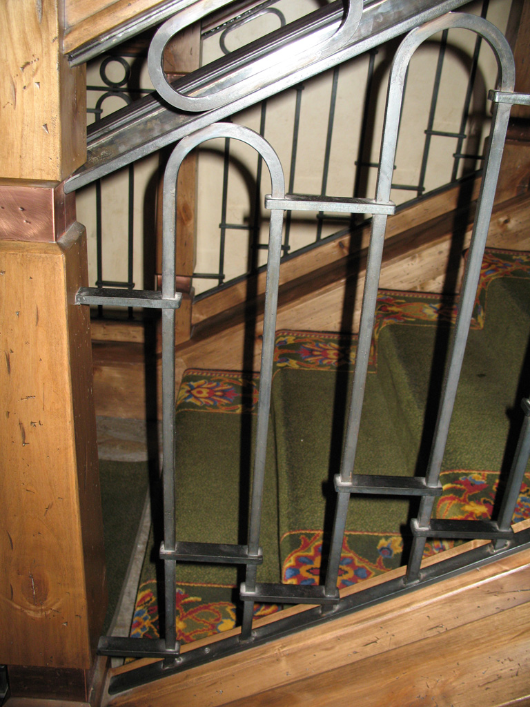 iron-anvil-railing-by-others-stien-erickson-lodge-by-lighting-fordge-9-2