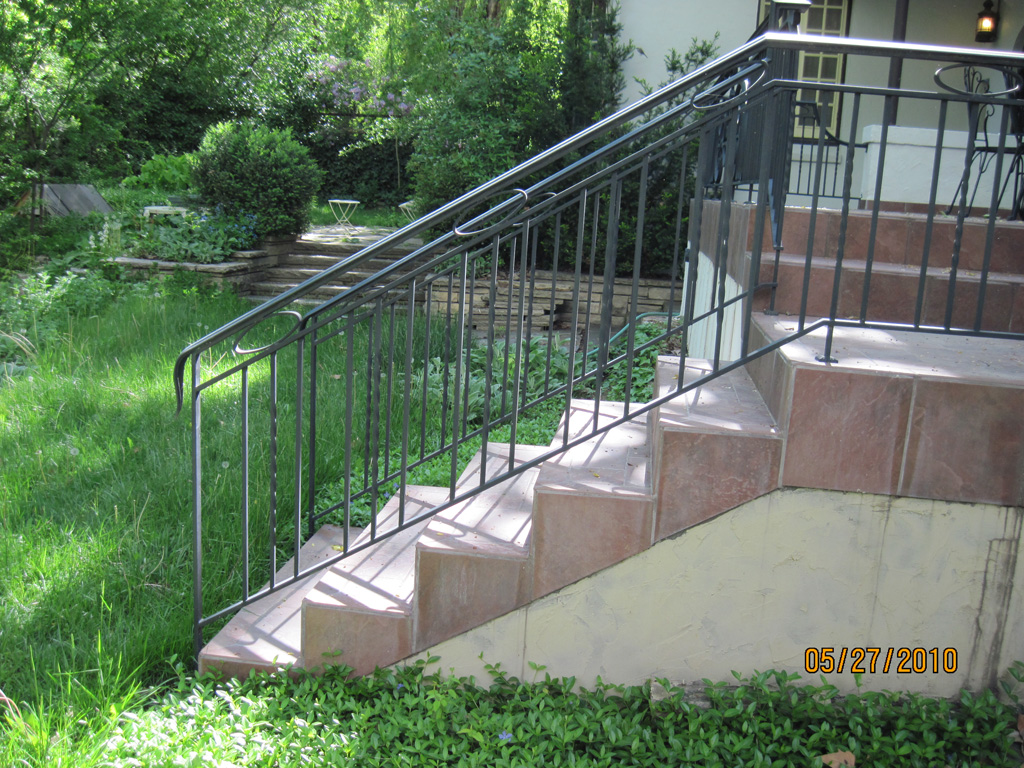 iron-anvil-railing-double-top-circles-twist-home-on-yale-anti-pattern-in-new-rail