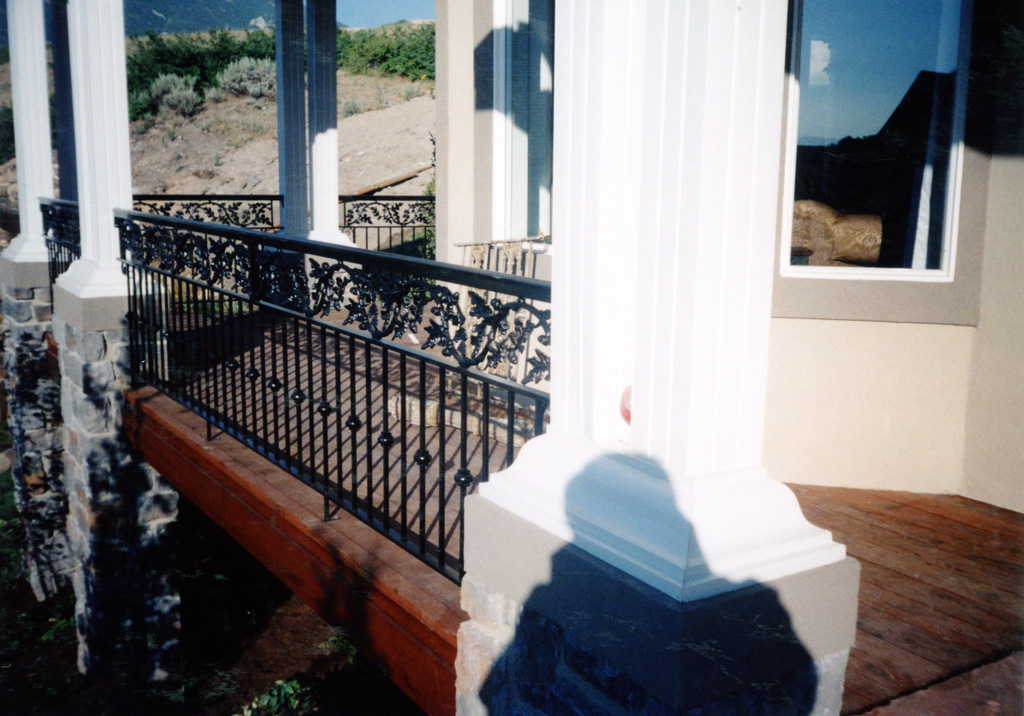 iron-anvil-railing-double-top-valance-casting-oak-10-4506-symphony-home-3-3