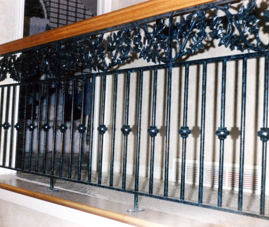 iron-anvil-railing-double-top-valance-casting-oak-classic-milkyhollow-10-4511-rail-interior-model-home-2-11