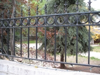iron-anvil-railing-double-top-circles-rail-walker-lane-by-others-2