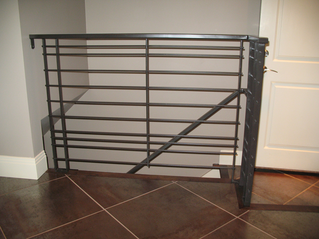 iron-anvil-railing-horizontal-round-bar-loucks14241-2