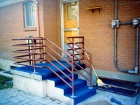 iron-anvil-railing-horizontal-pipe-rear-deck