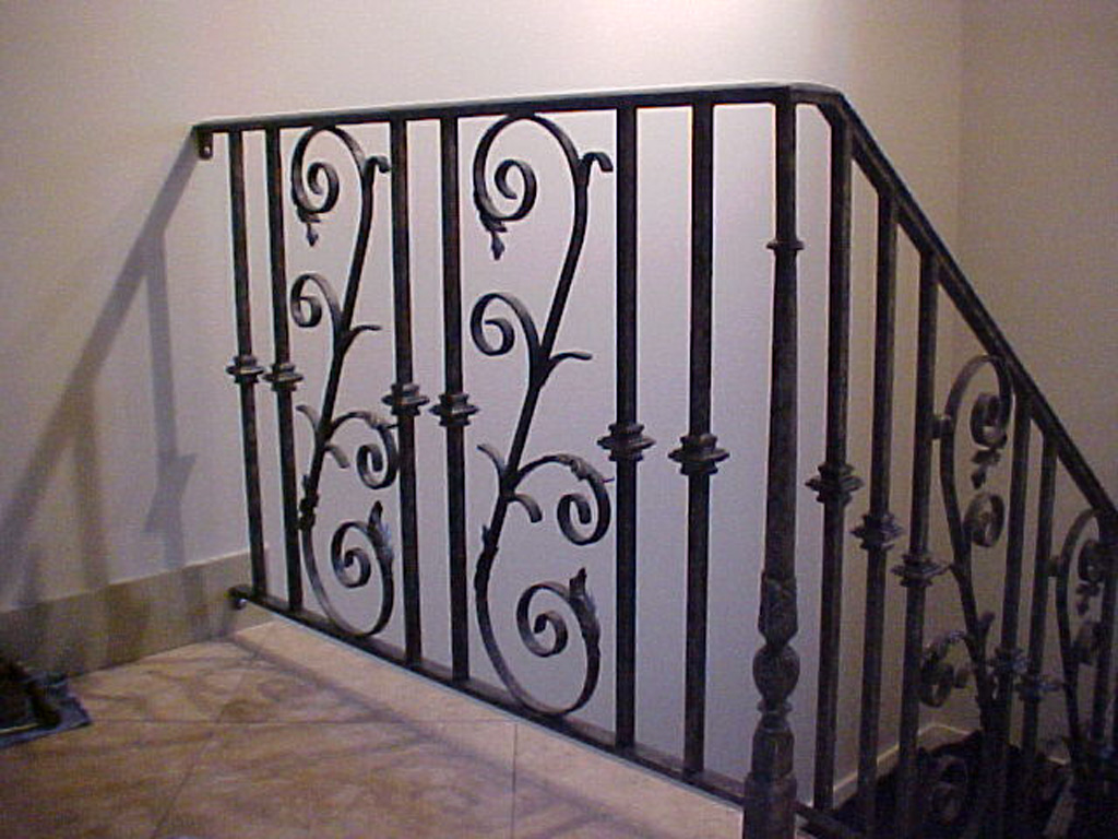 iron-anvil-railing-scrolls-and-patterns-panels-castings-r148-with-scroll-1