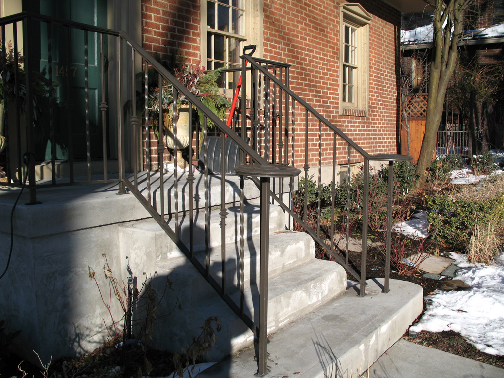 iron-anvil-railing-single-top-collars-harvard-porch-rail-on-yale-by-peter