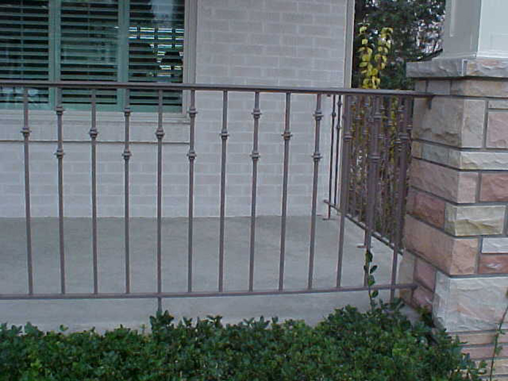 iron-anvil-railing-single-top-collars-staggered-porch-rail-w-collars-1-1