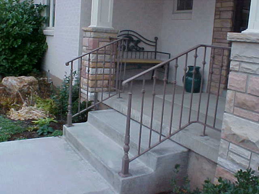 iron-anvil-railing-single-top-collars-staggered-porch-rail-w-collars-1-2