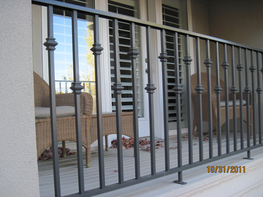 iron-anvil-railing-single-top-collars-staggered