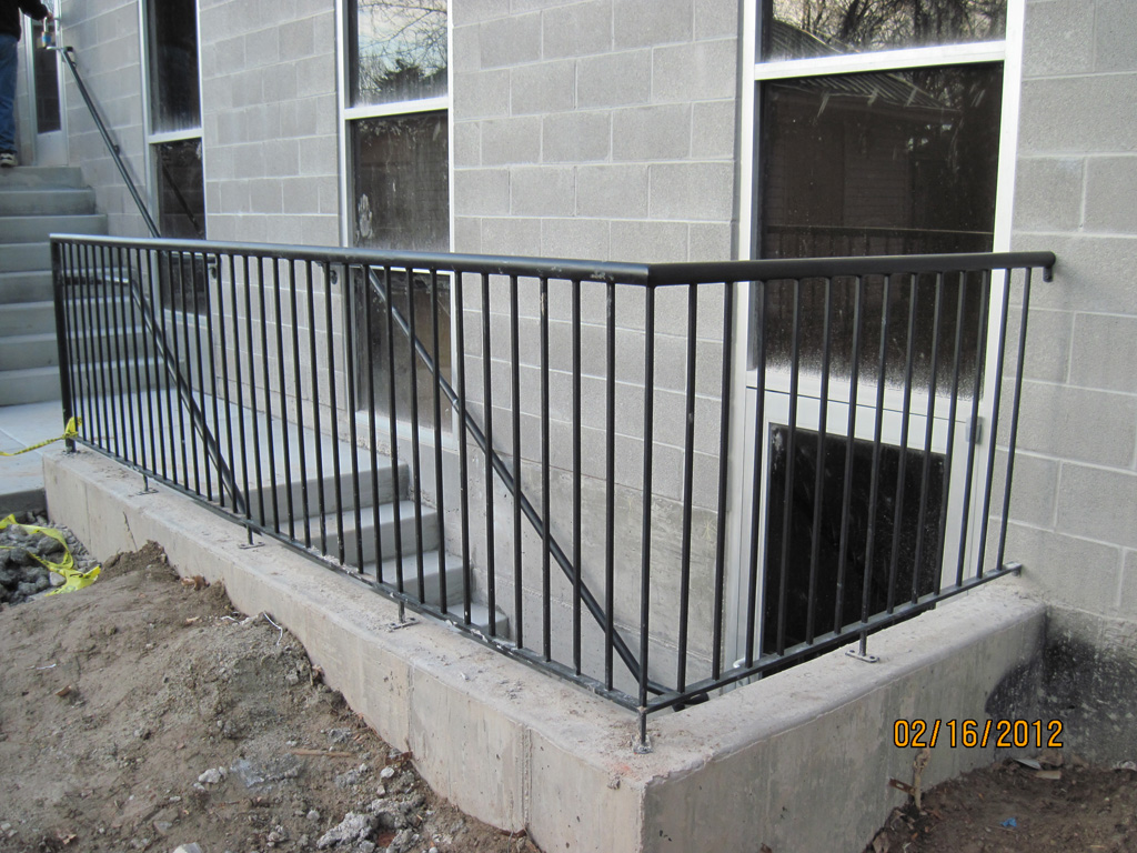 iron-anvil-railing-single-top-pipe-top-united-contractor-temple-on-redwood-rd-2